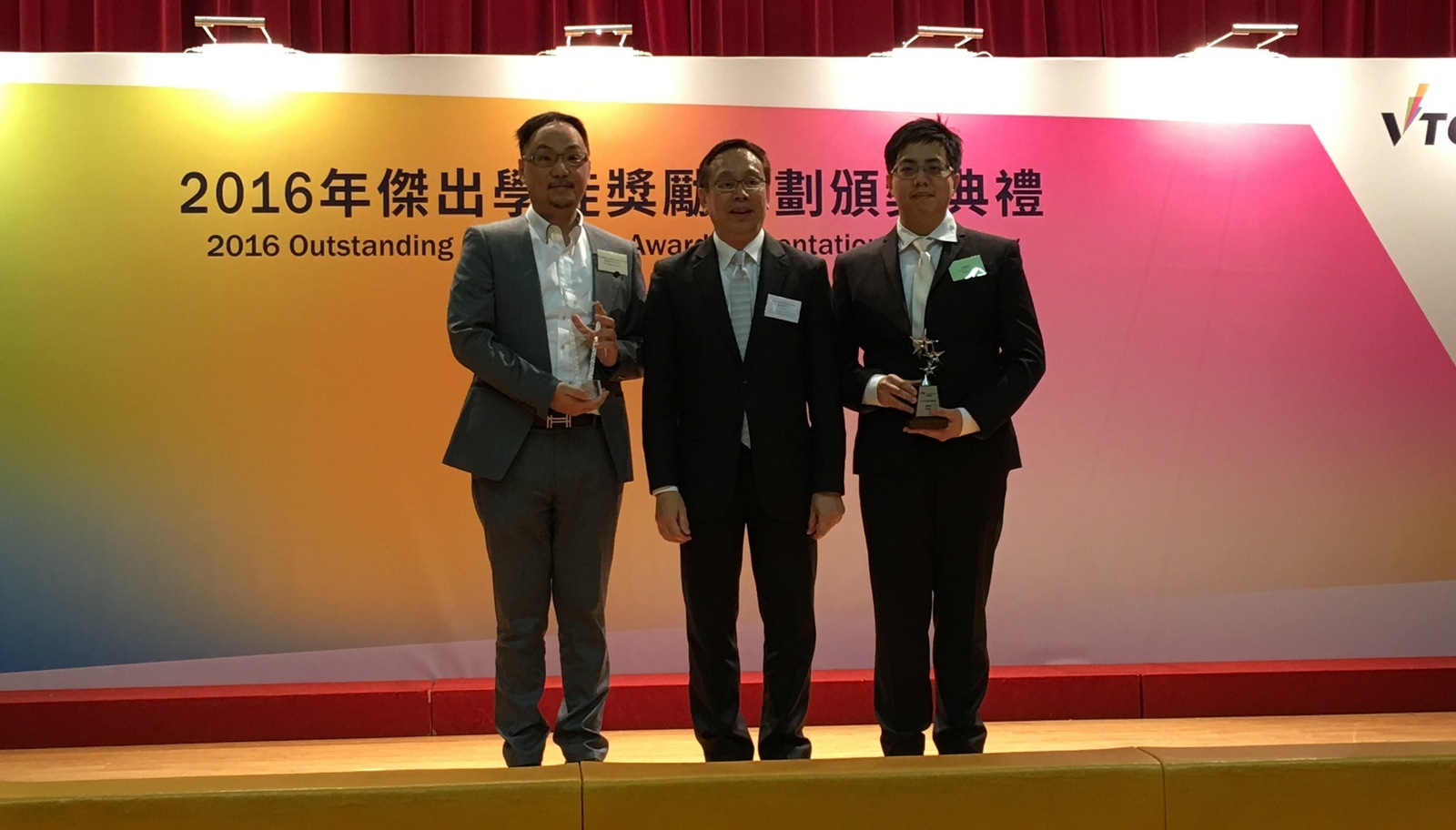 Jason Chu (Right), Assistant Quantity Surveyor of Hip Hing, received the 2016 Outstanding Apprentices Merit Award
